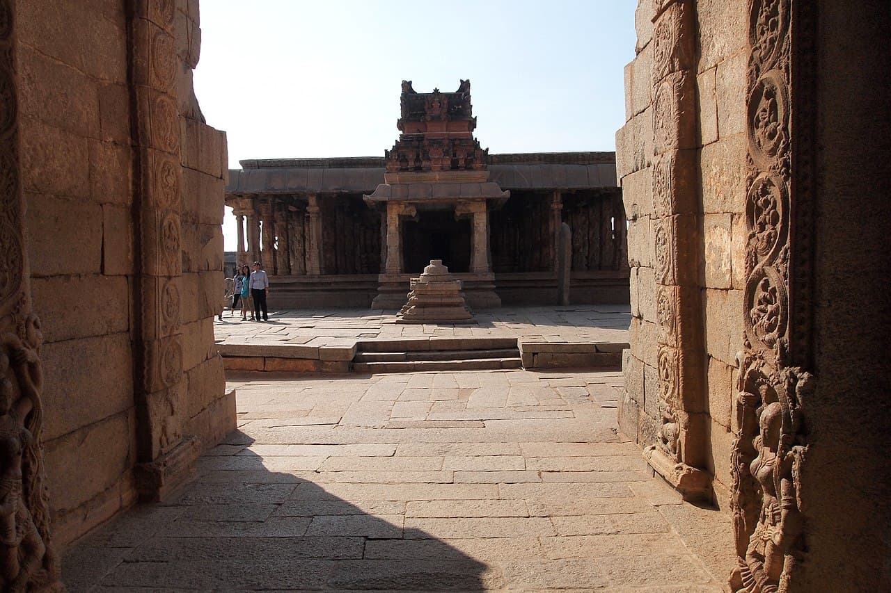 What is the Best Time to Visit from Bangalore to Hampi