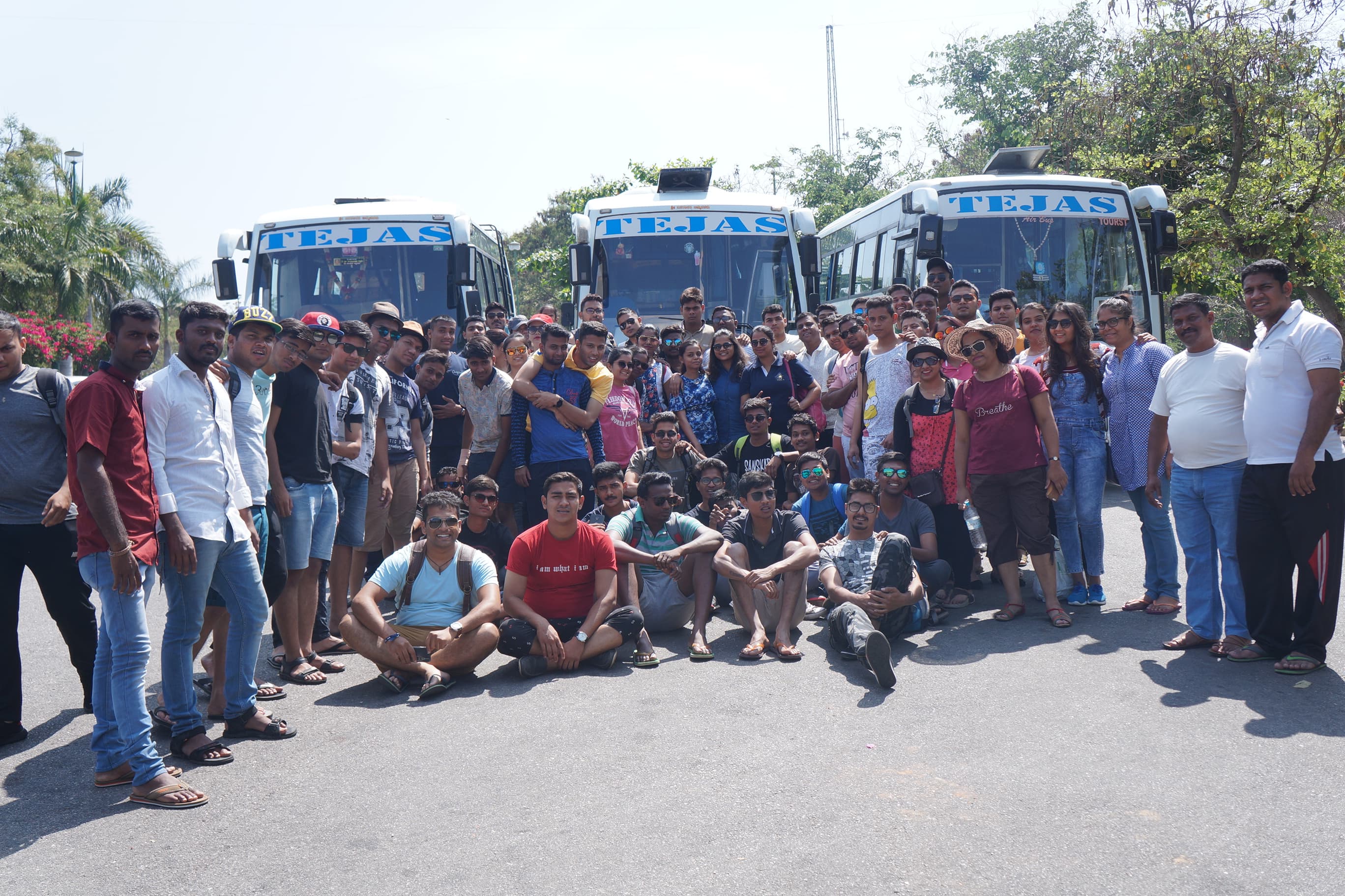 How to Choose the Right Mini Bus Rental Company