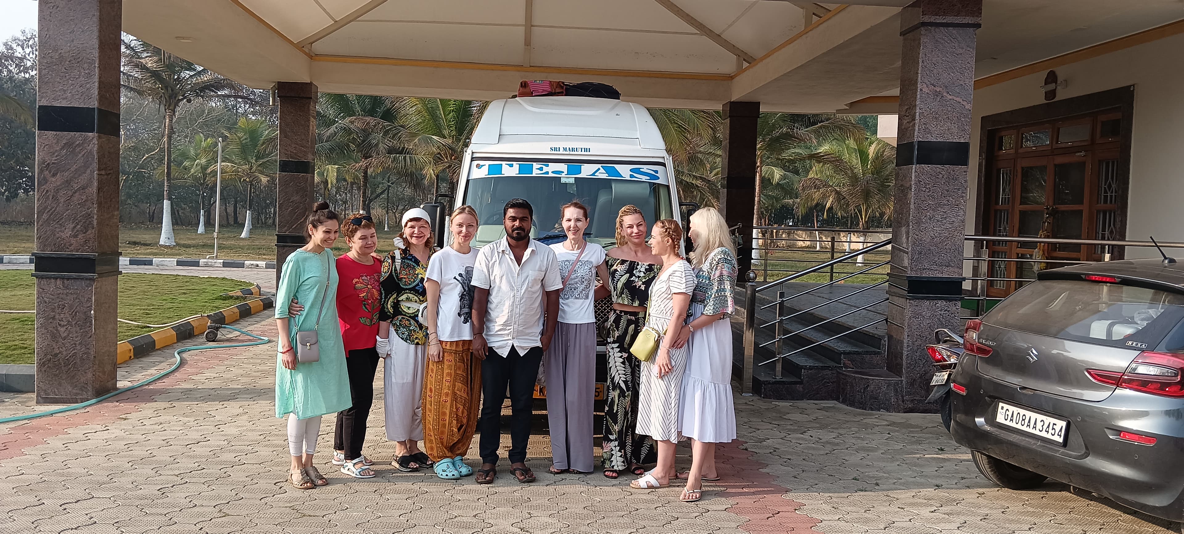 Why Choose a 9‑Seater Tempo Traveller