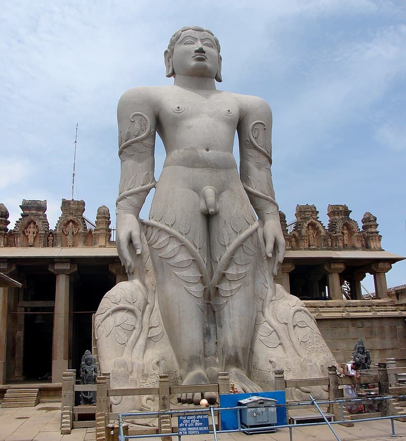 What is the significance of the Gommateshwara (Bahubali) statue?