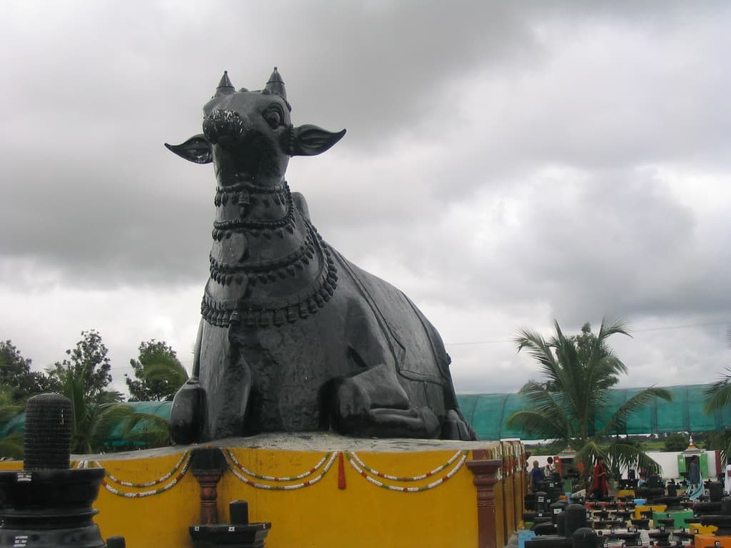 What is the best route to reach Kotilingeshwara from Bangalore?