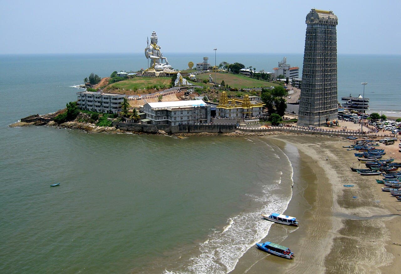 What are the Best Places to Visit Near Murudeshwar?
