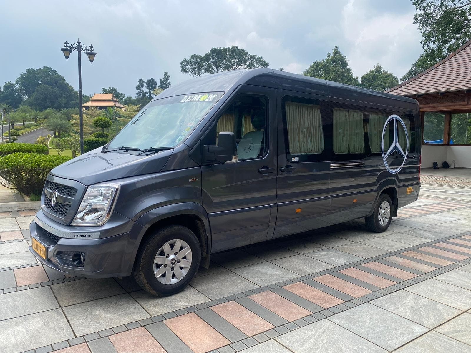 Why Choose a Force Urbania Minibus Over a Regular Tempo Traveller?