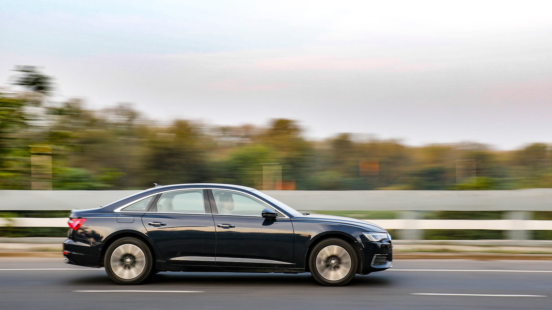 Indian couples prefer grand wedding vehicles