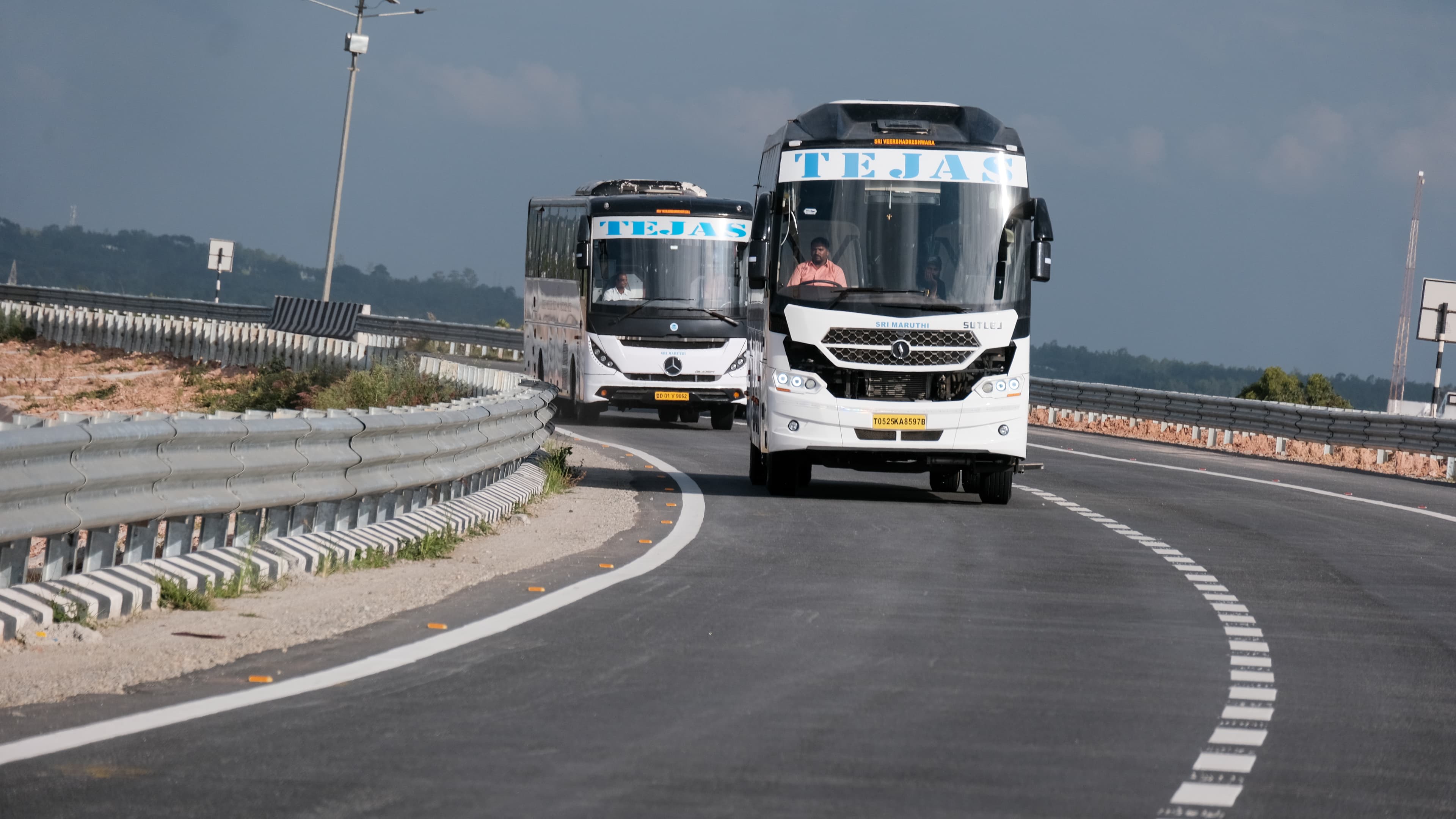 How Can You Book a 40‑Seater Bus with Tejas Travels?