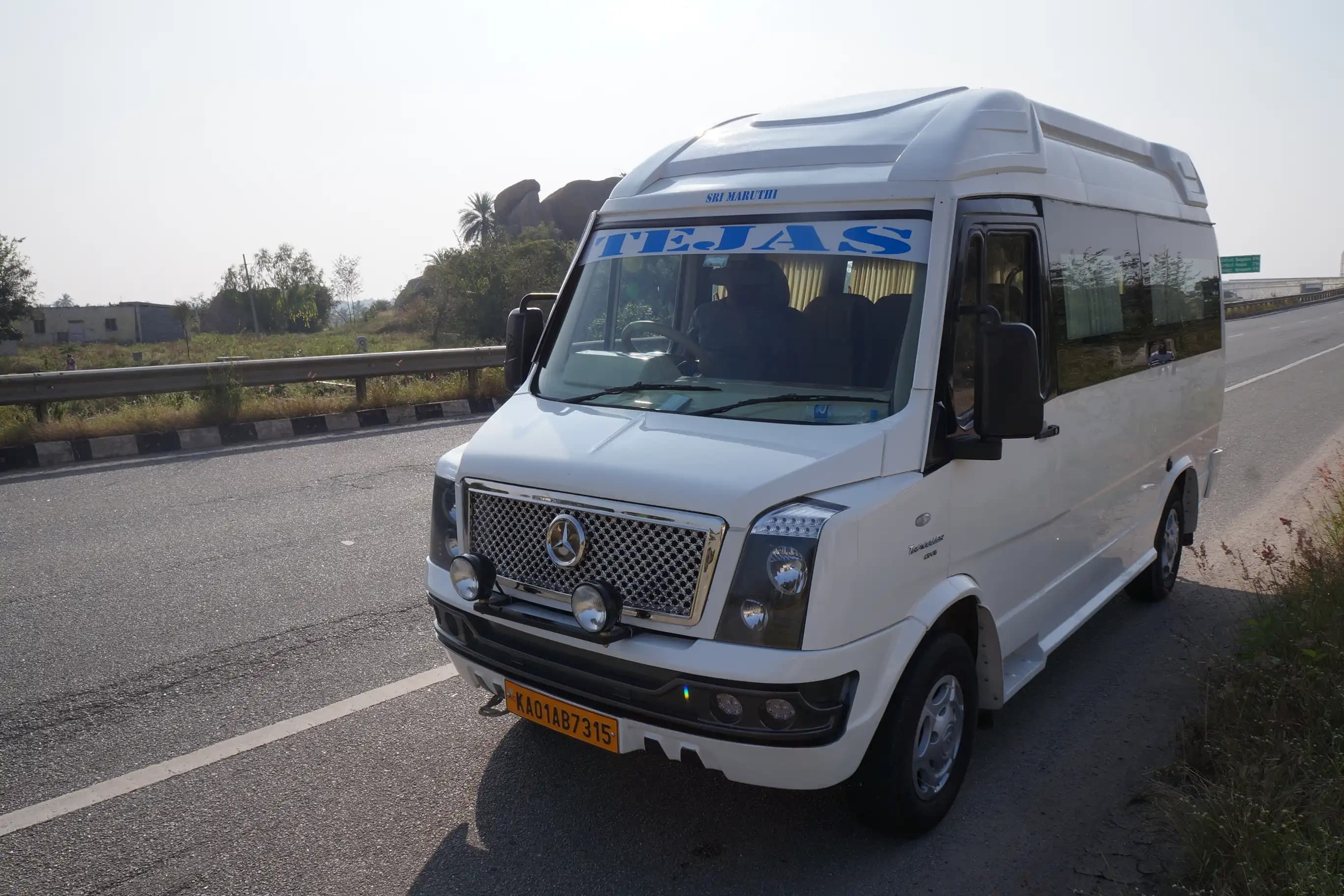 What Is a 9 Seater Tempo Traveller and Why Is It Ideal for Family Vacations?