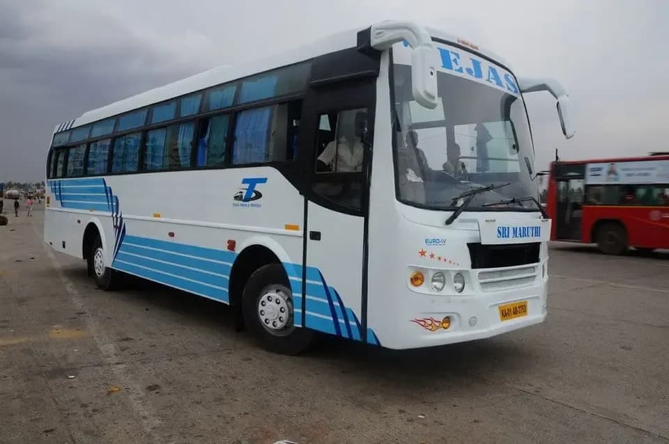When Should You Choose a 40-Seater Bus?