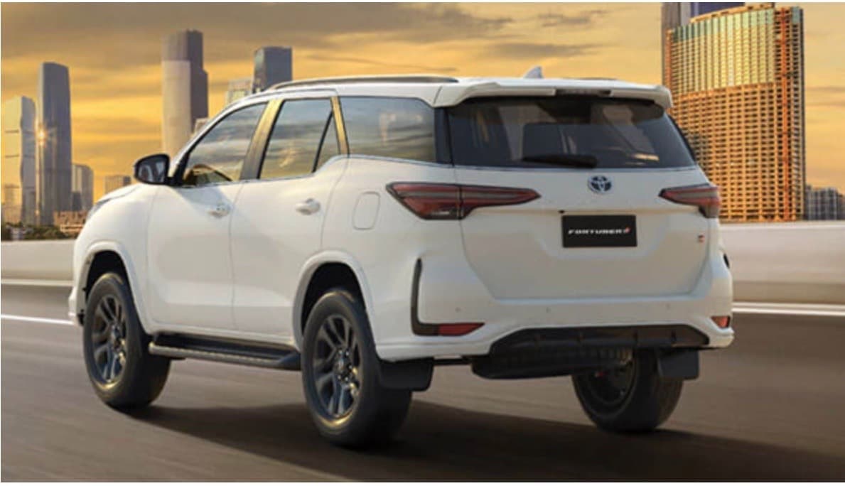 Why Choose Tejas Travels for Booking an Innova Crysta for Corporate Travel?