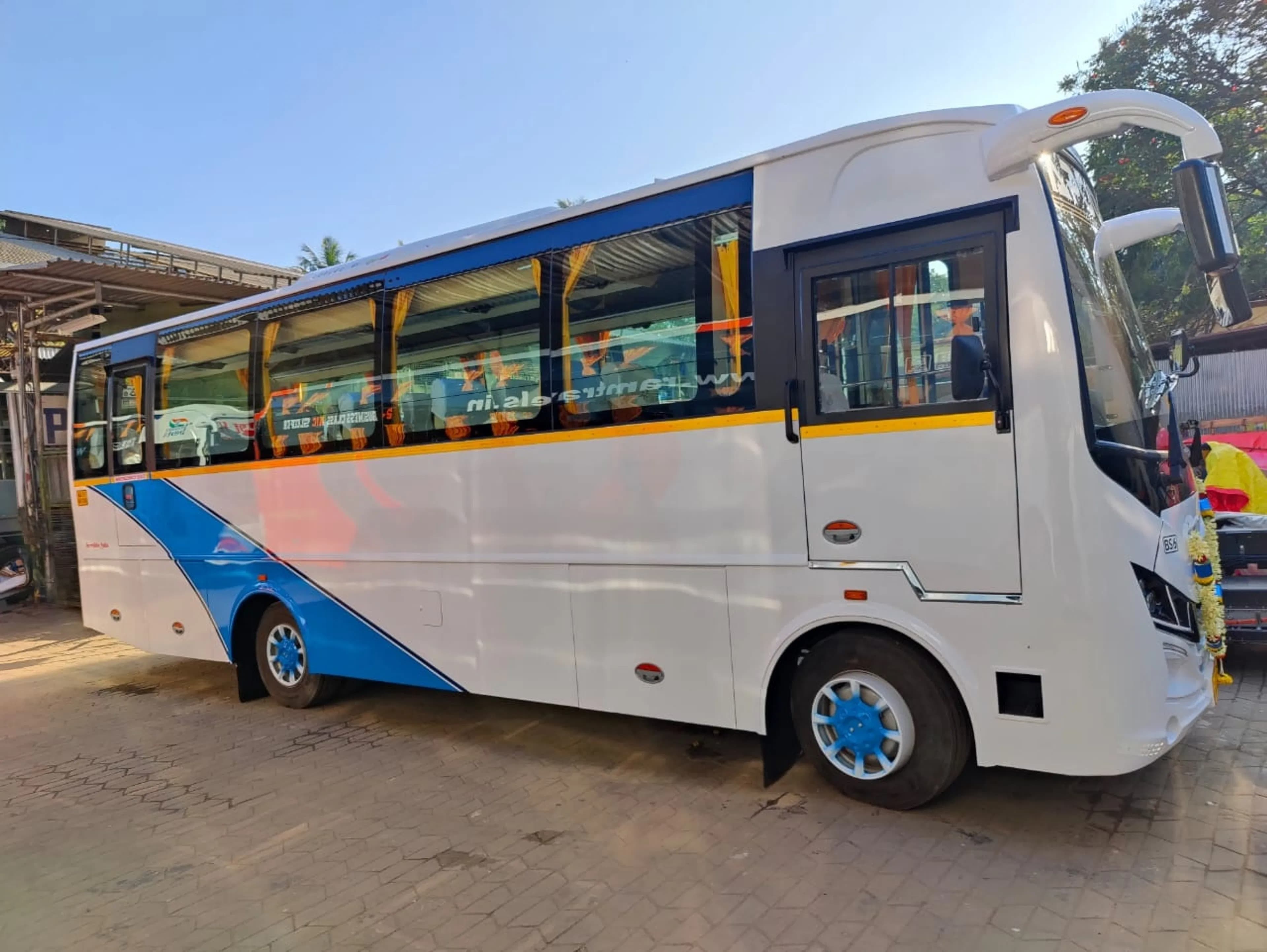 What Is the Route and Travel Duration from Bangalore to Tirupati by Minibus?