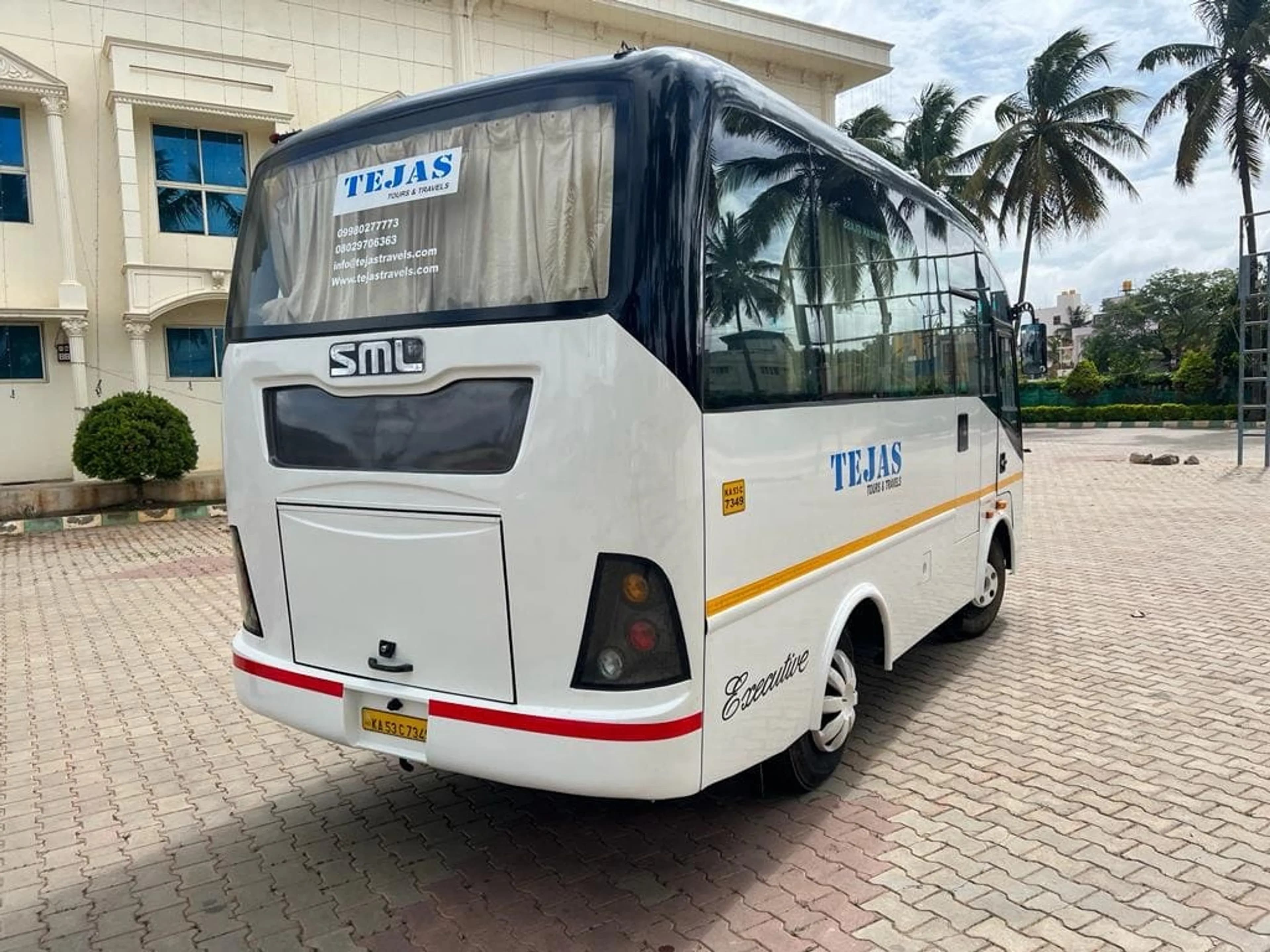 What Are the Types of Mini Buses Available for Corporate Use?