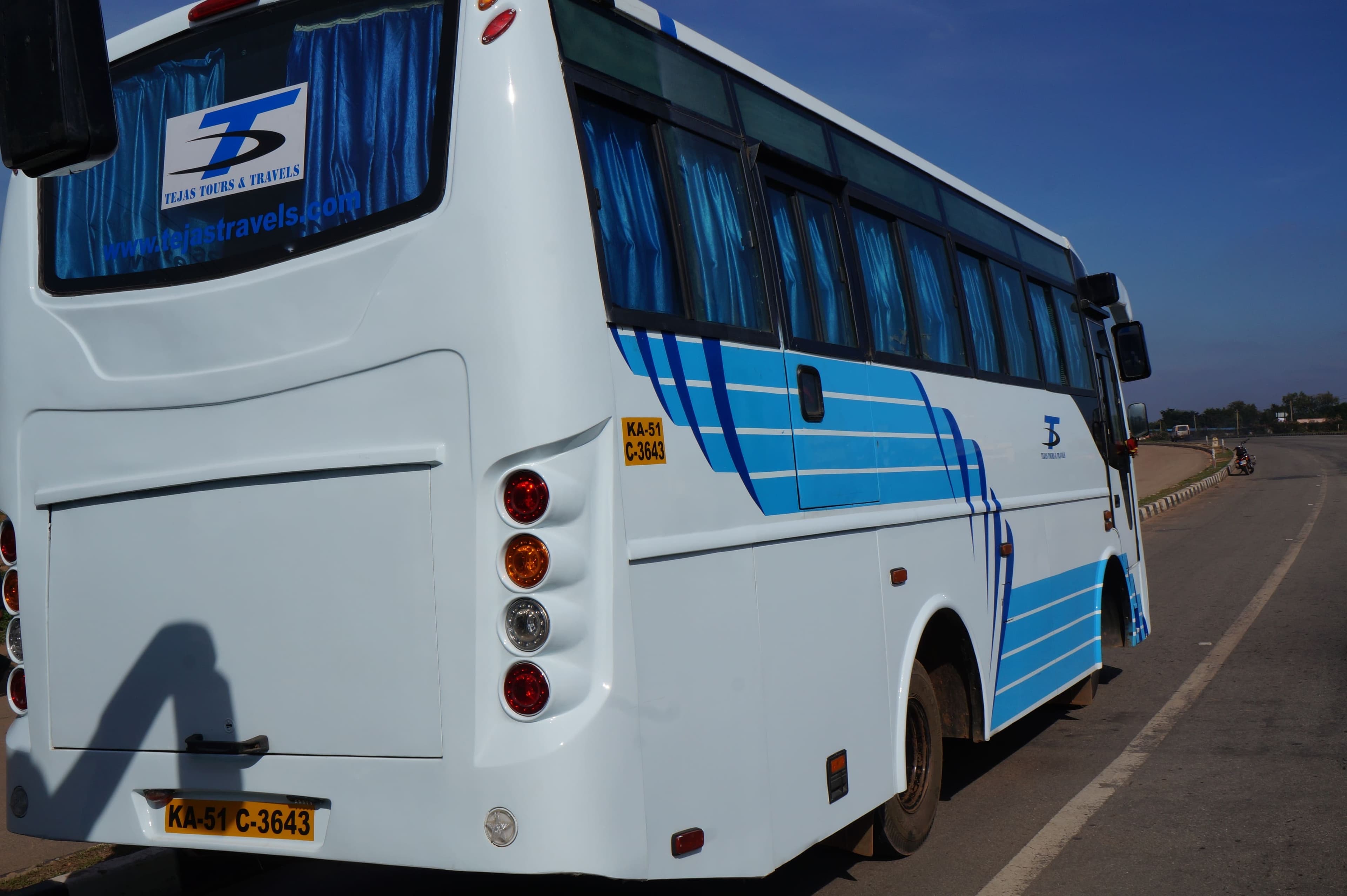 What Are the Features of a 17-Seater Minibus Available in Bangalore?
